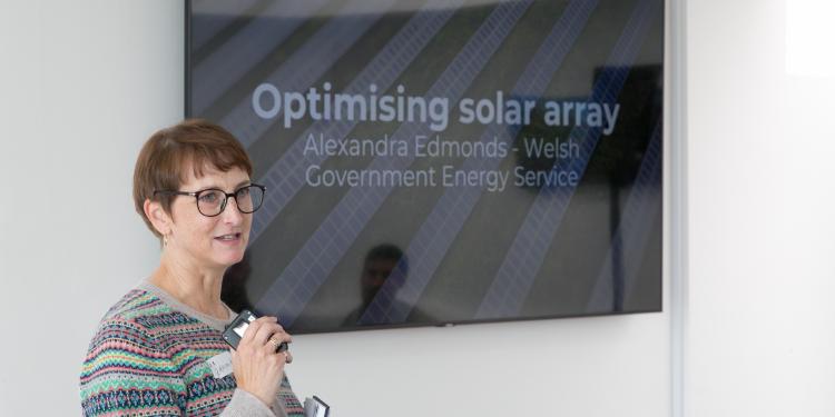 optimising solar array presentation 